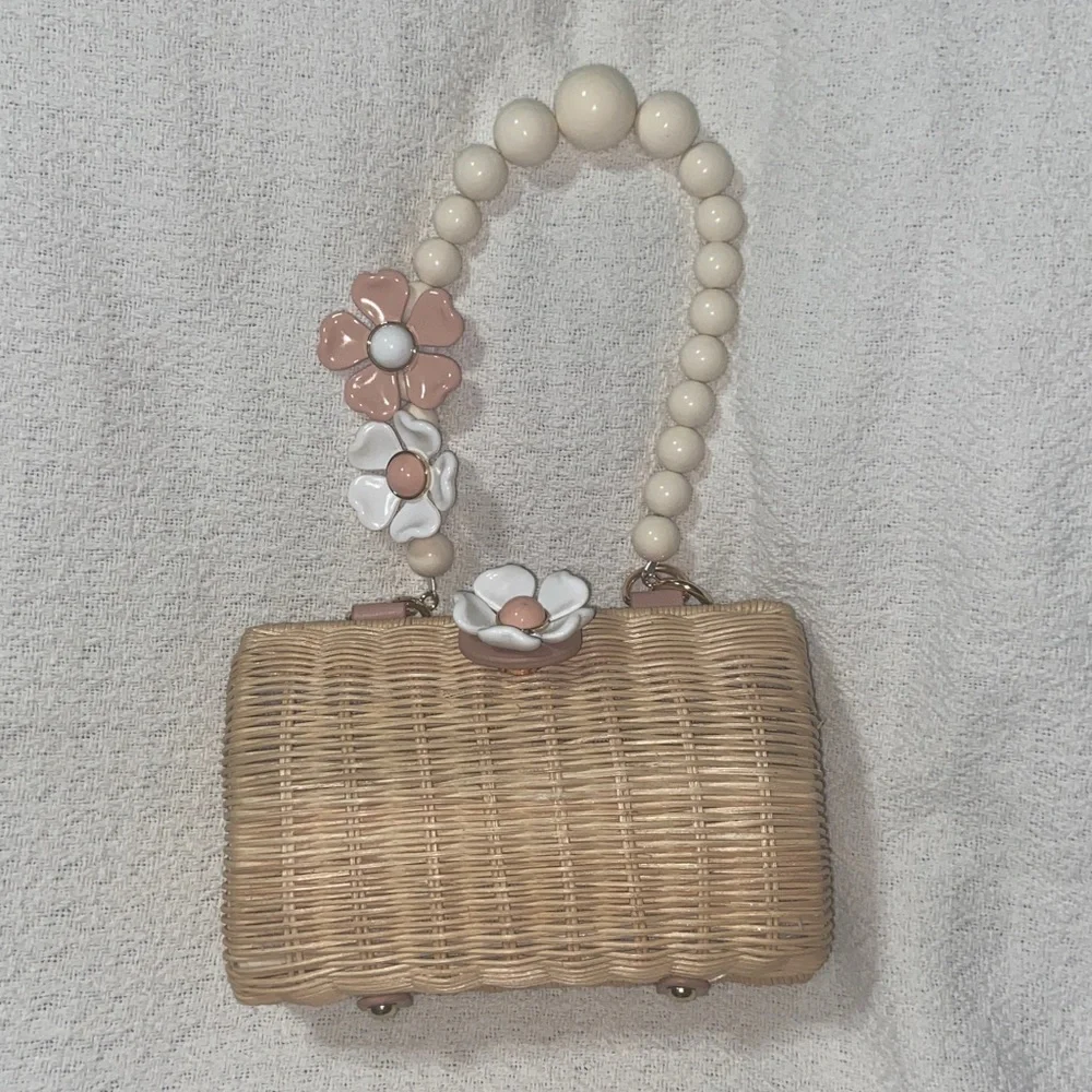 Nwot BTB Page Floral Clutch - Picture 2 of 12